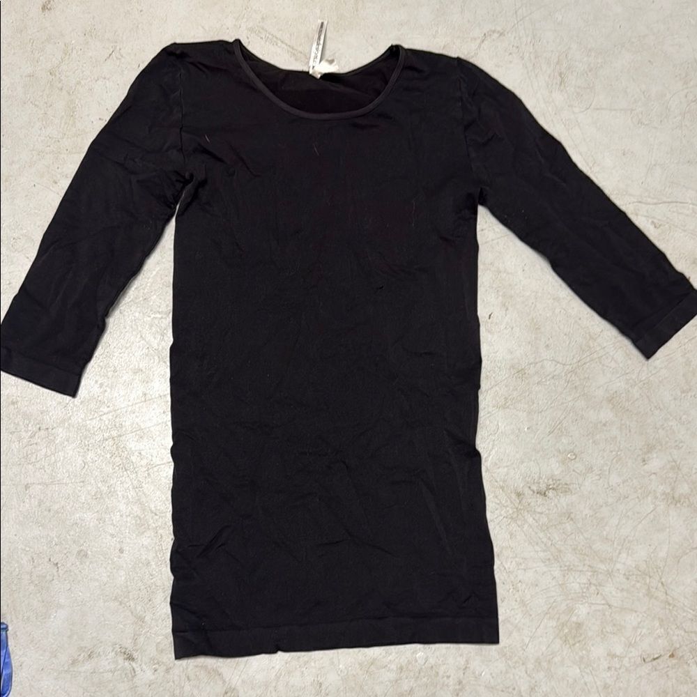 Black Women's Top Stretch 3/4 Sleeve ONE SIZE Like New Simple Black T Shirt